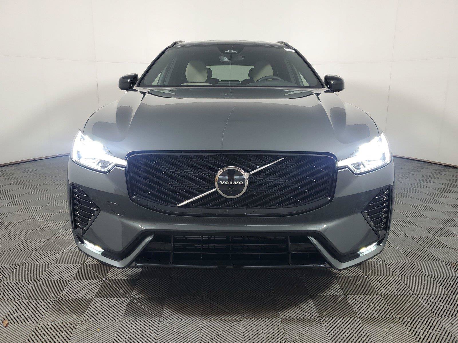 New 2027 Volvo XC60 B5 Plus AWD/4WD image 2