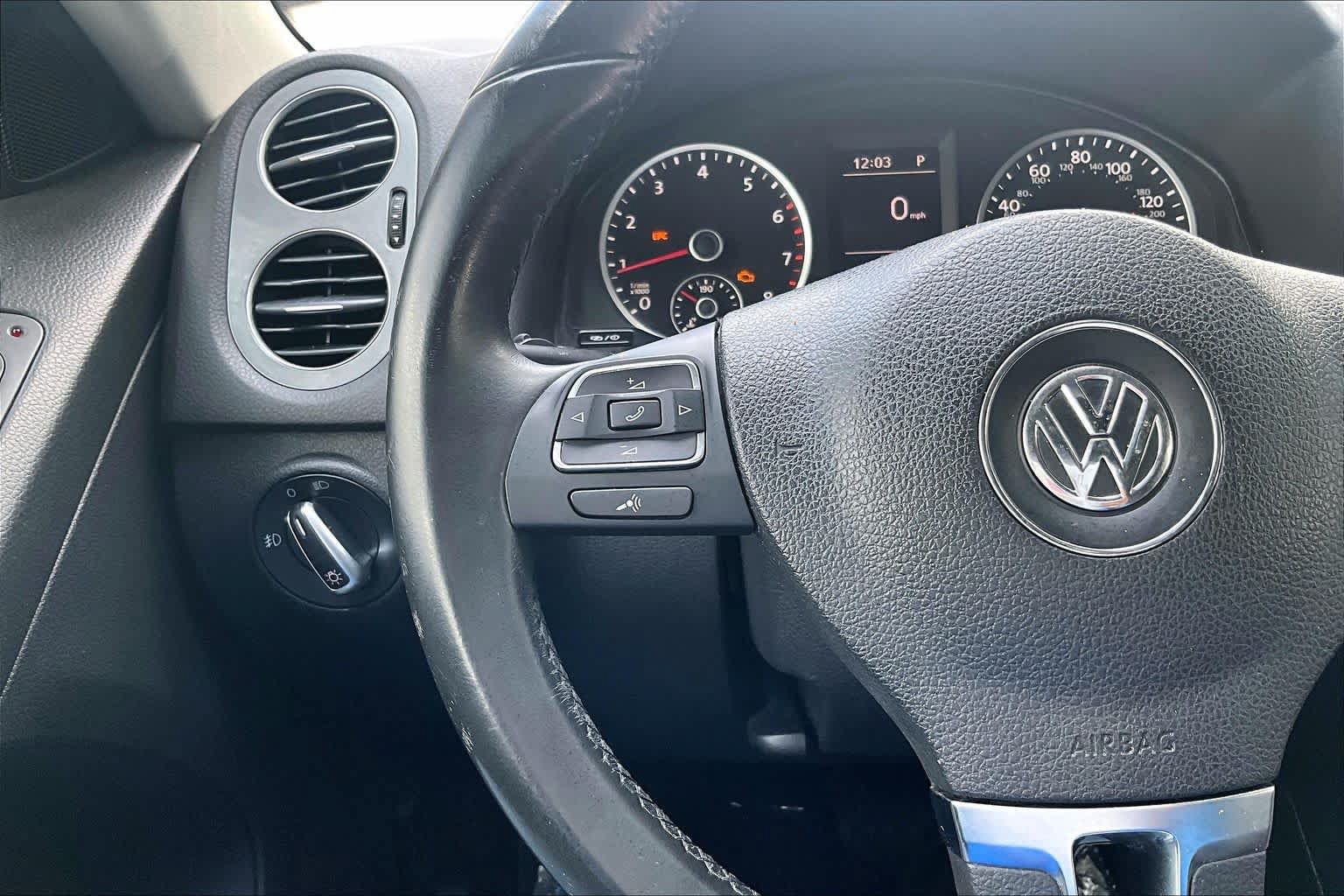 Used 2014 Volkswagen Tiguan SEL FWD image 24
