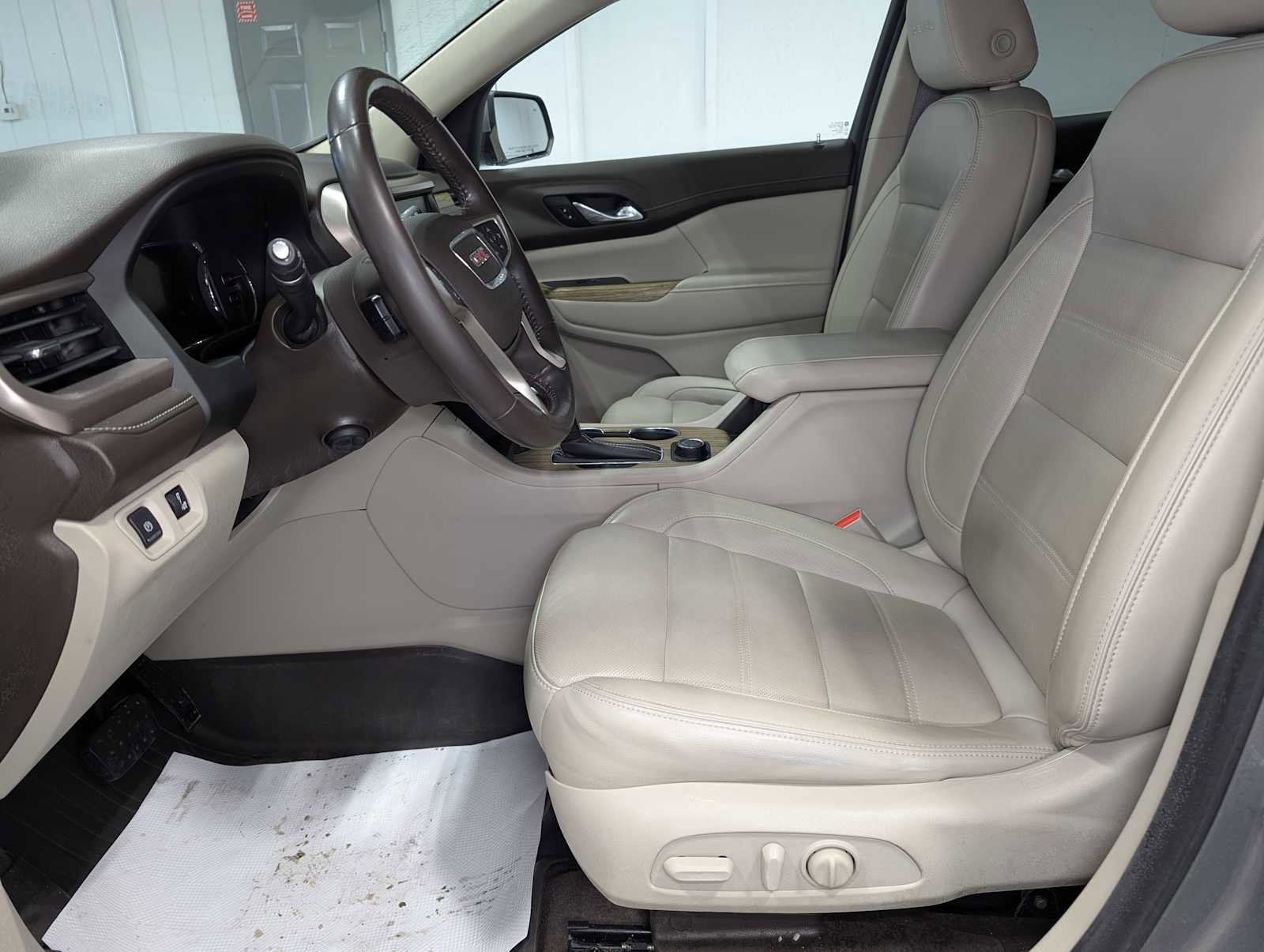 Used 2019 GMC Acadia Denali w/ Technology Package image 4