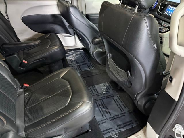 Used 2019 Chrysler Pacifica Touring-L FWD image 33