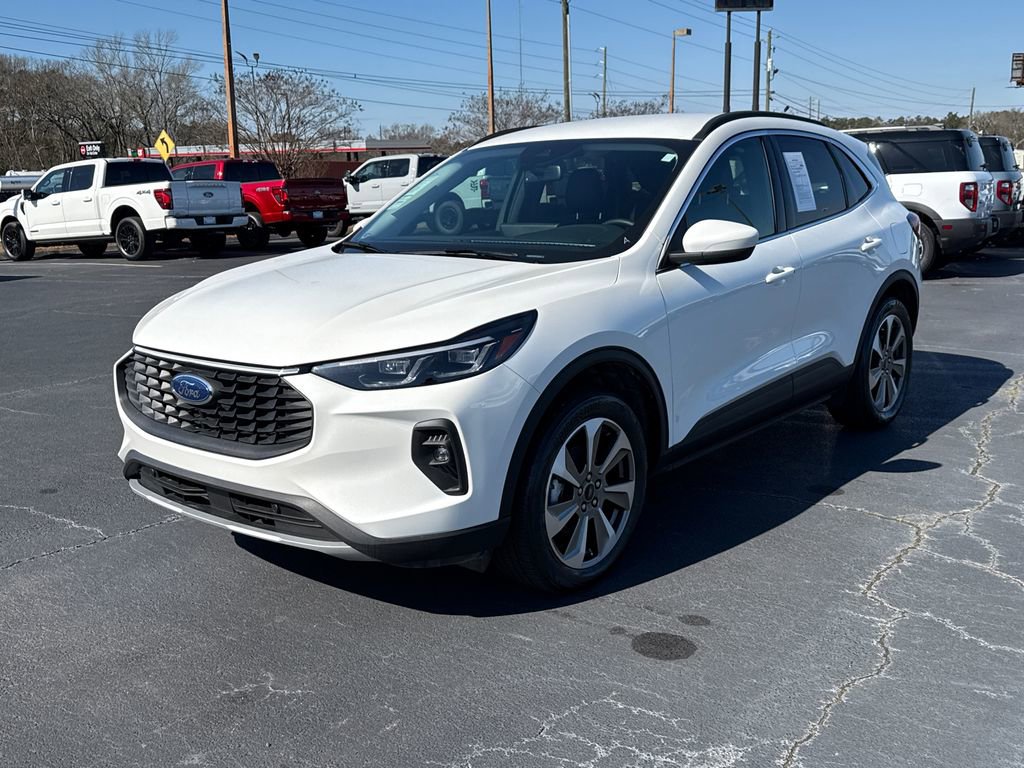 Certified 2025 Ford Escape Platinum w/ Class II Trailer Tow Package image 3