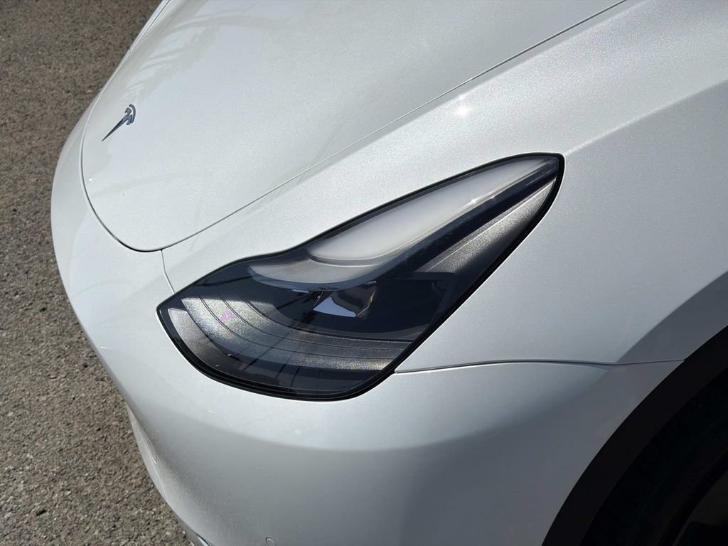Used 2022 Tesla Model Y Performance AWD/4WD image 9