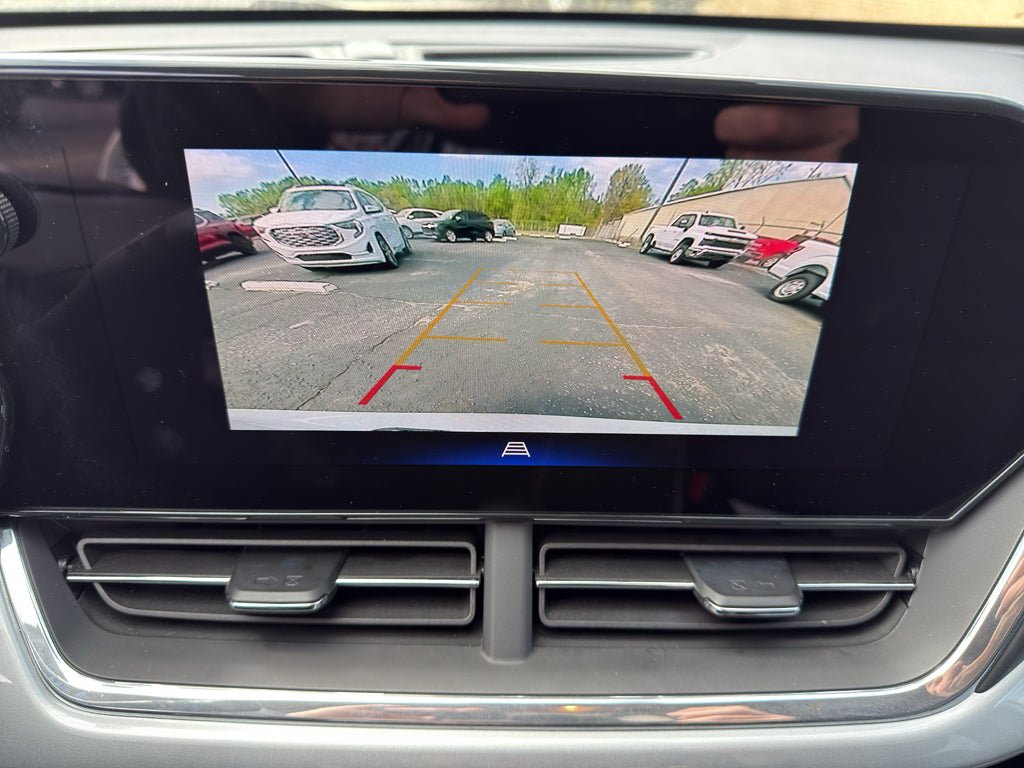 Used 2025 Chevrolet Trax LT w/ LT Convenience Package FWD image 18