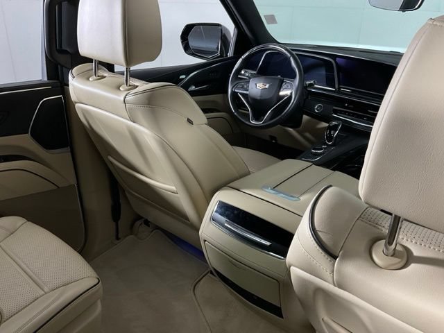 Certified 2024 Cadillac Escalade ESV Premium Luxury w/ Performance Package AWD/4WD image 31