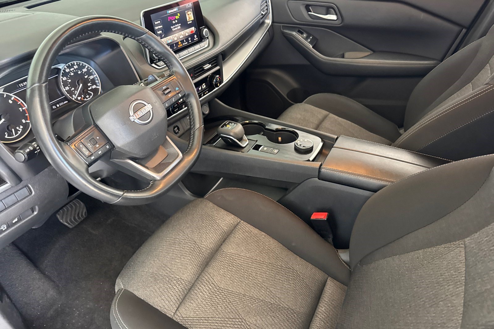 Used 2025 Nissan Rogue SV AWD/4WD image 4