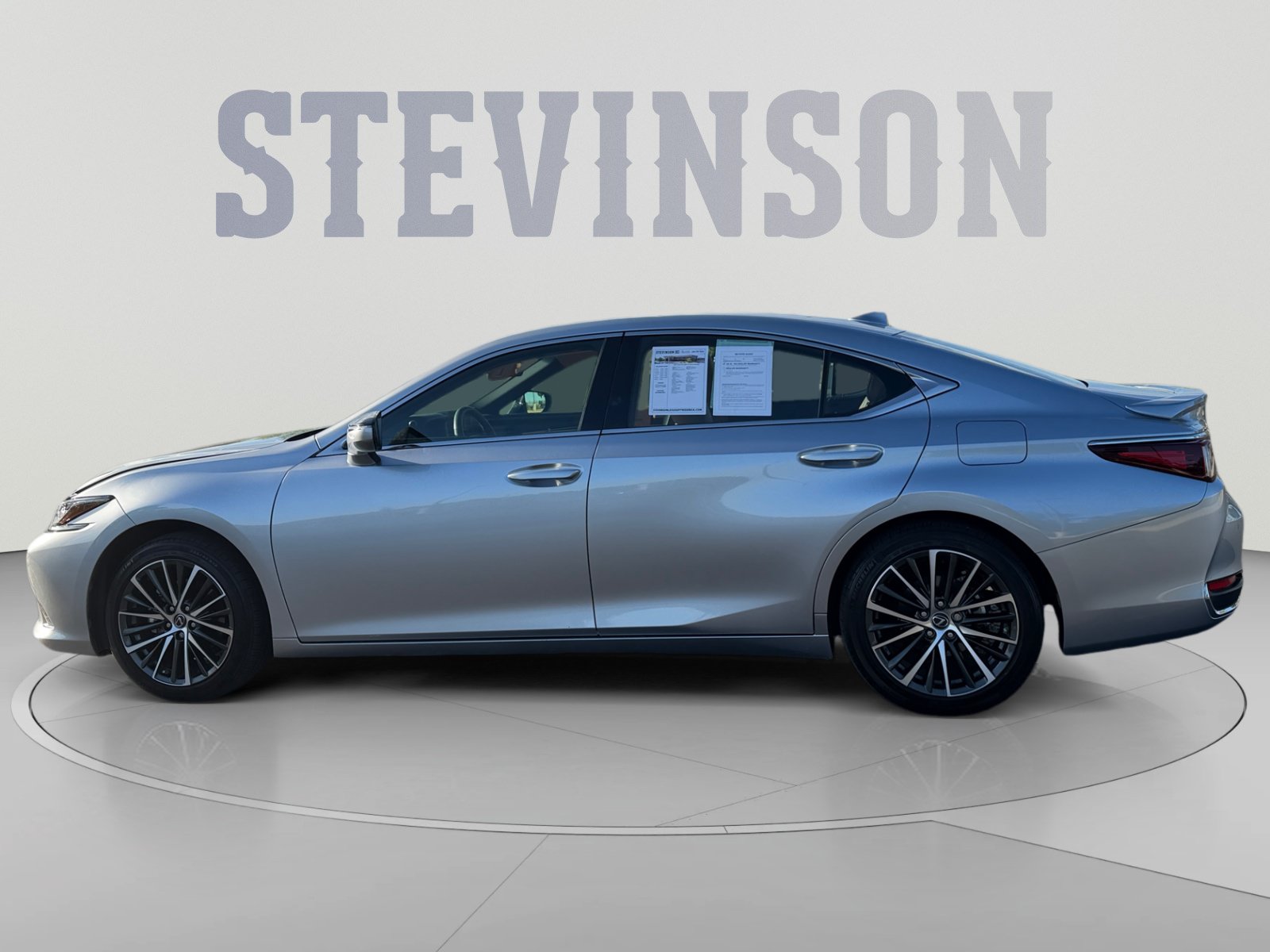 Used 2024 Lexus ES 300h w/ Premium Package FWD image 2