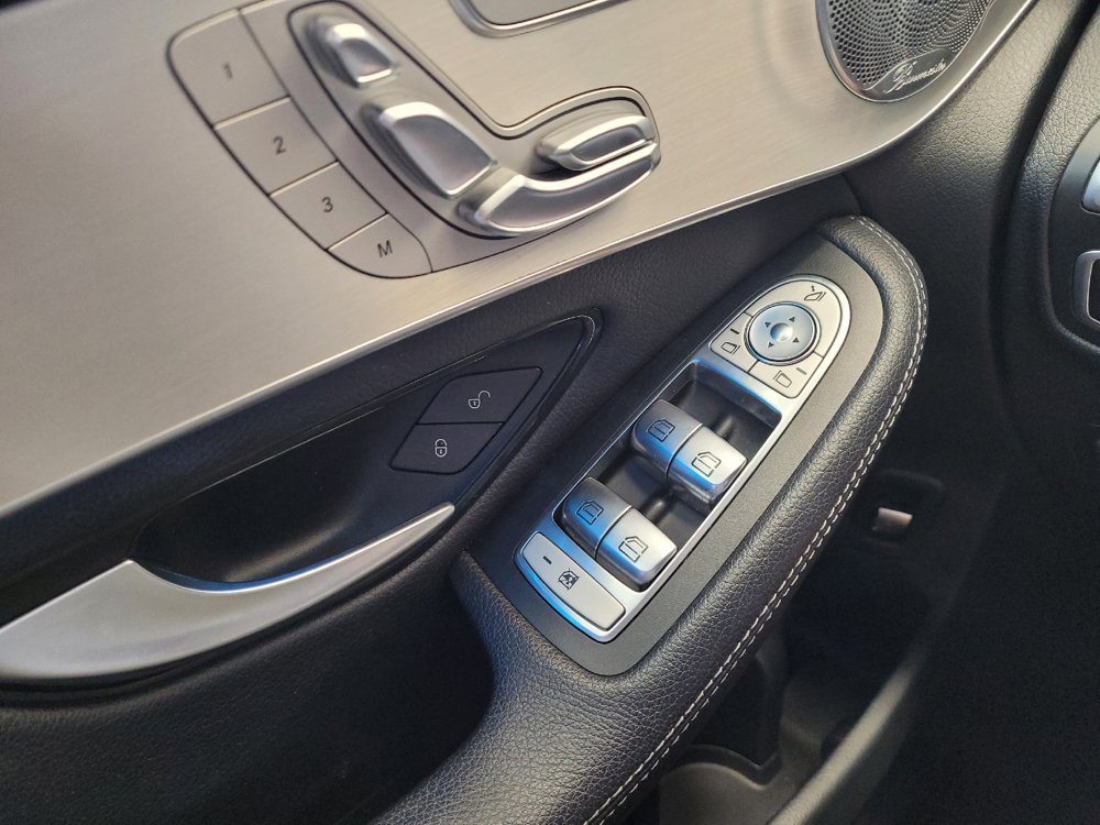 Used 2019 Mercedes-Benz GLC 300 4MATIC image 27