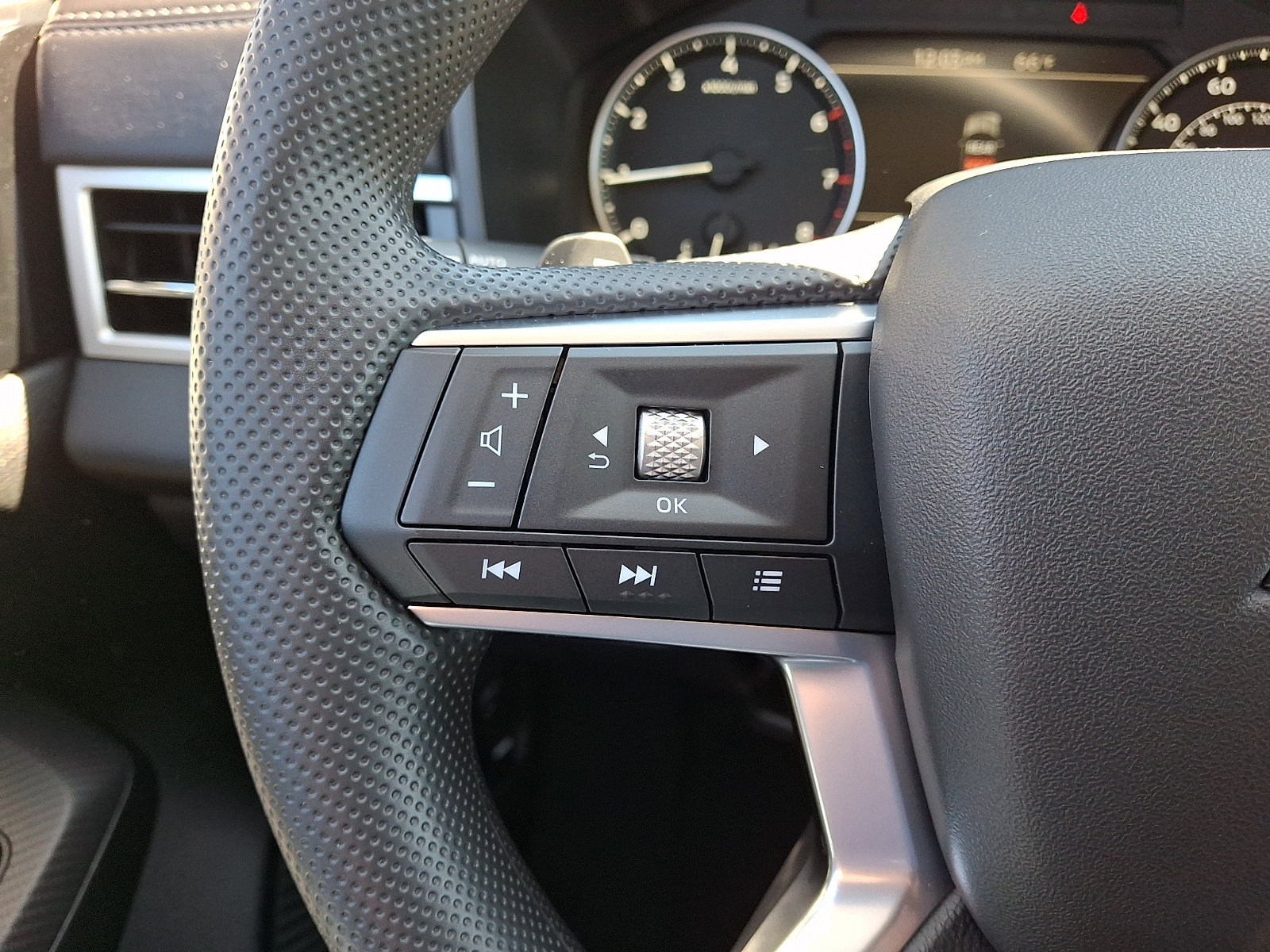 New 2026 Mitsubishi Outlander ES AWD/4WD image 18