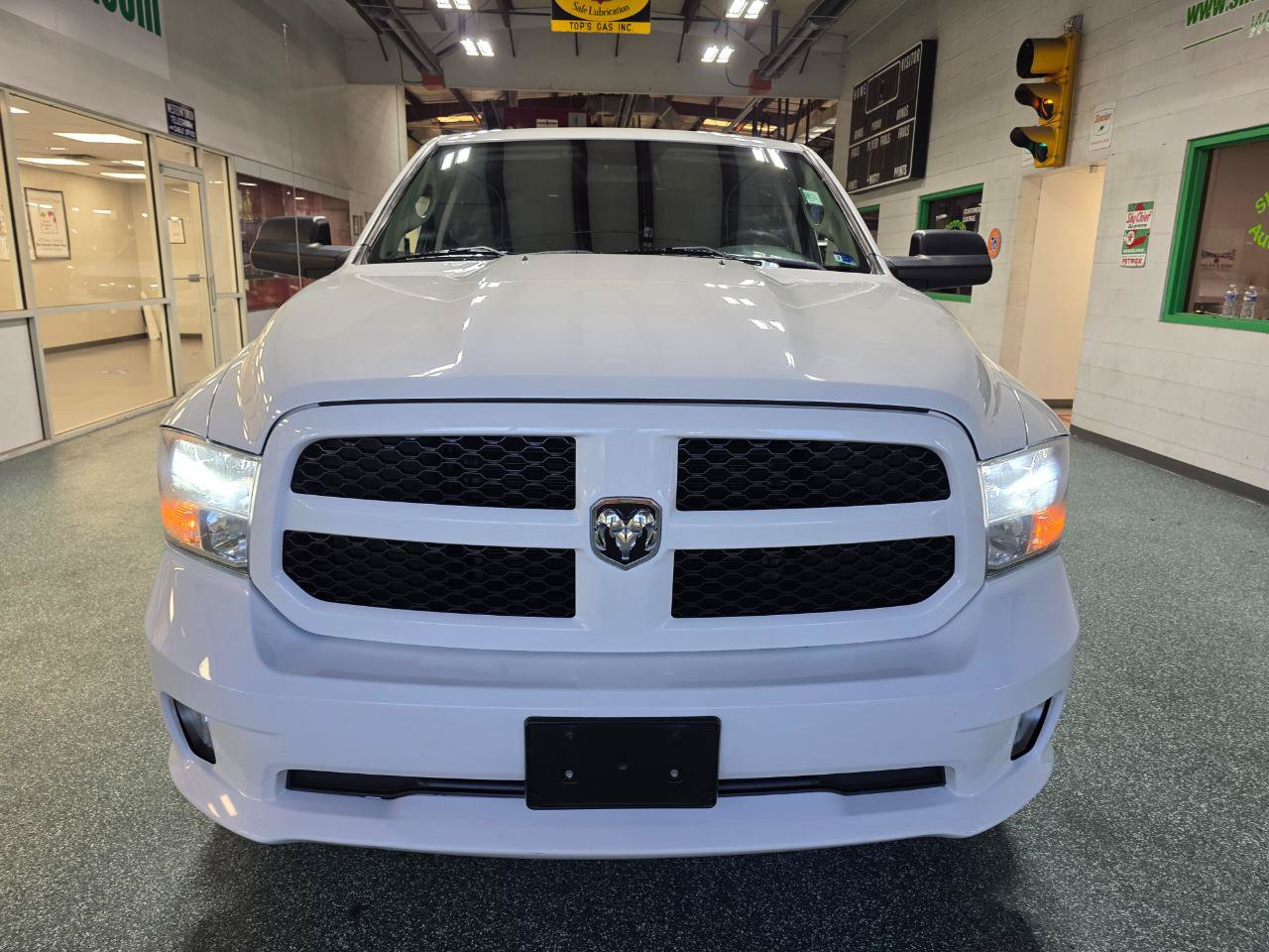 Used 2019 RAM 1500 Express w/ Express Value Package AWD/4WD image 3