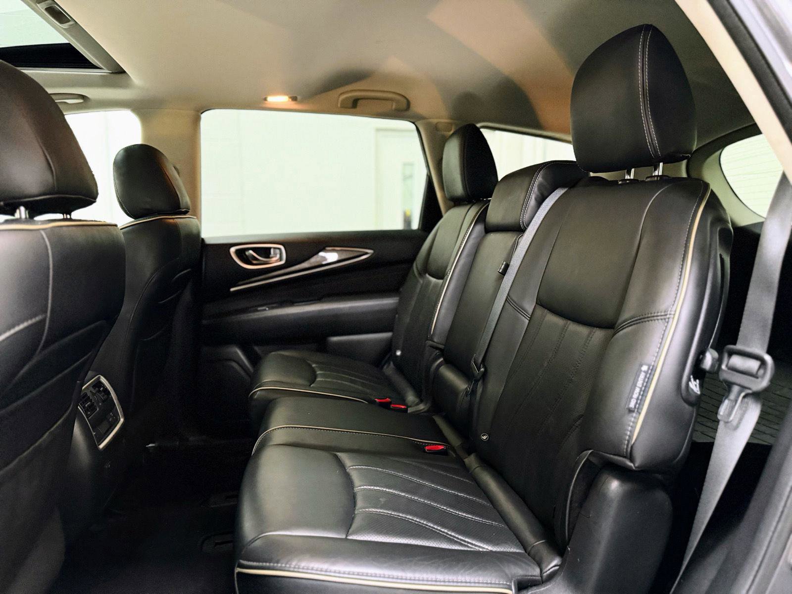 Used 2019 INFINITI QX60 Luxe w/ Essential Package image 16