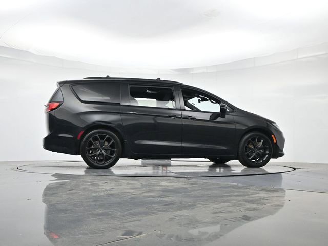 Used 2021 Chrysler Pacifica Touring w/ S Appearance Package FWD image 32