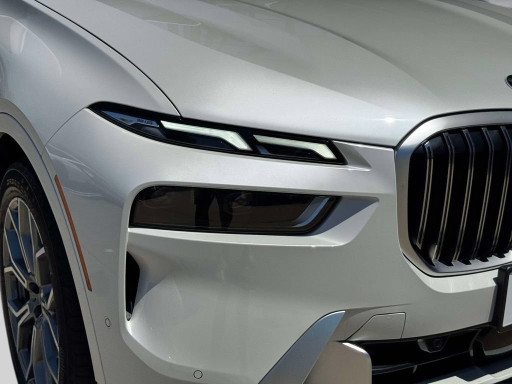 Certified 2024 BMW X7 xDrive40i w/ Premium Package AWD/4WD image 4