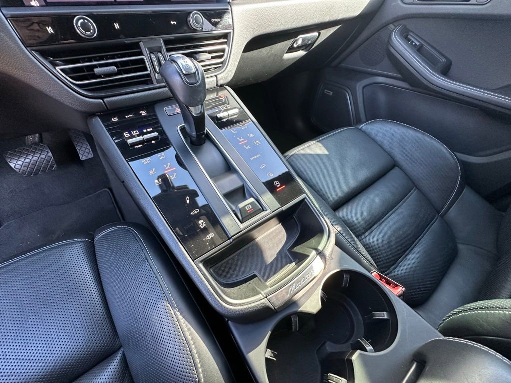 Certified 2023 Porsche Macan AWD/4WD image 27