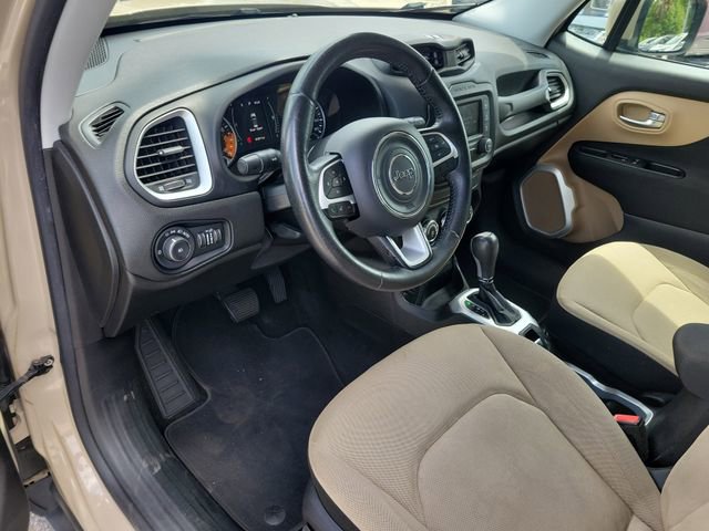 Used 2016 Jeep Renegade Latitude FWD image 16