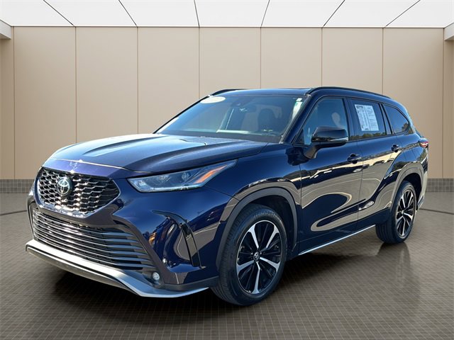 Used 2022 Toyota Highlander XSE video 1