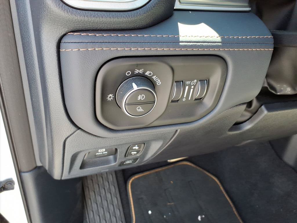 Used 2025 RAM 1500 Tungsten w/ Towing Technology Group AWD/4WD image 15