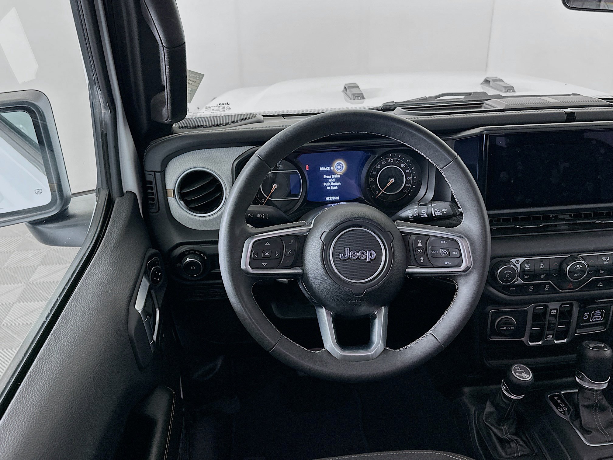 Used 2025 Jeep Wrangler Unlimited Sahara AWD/4WD image 17