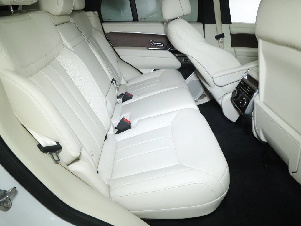 Used 2025 Land Rover Range Rover SE AWD/4WD image 29