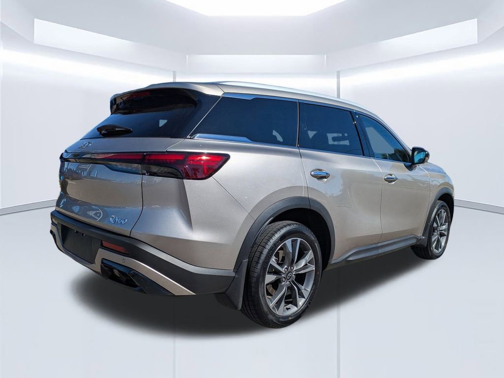 Certified 2025 INFINITI QX60 Luxe image 4