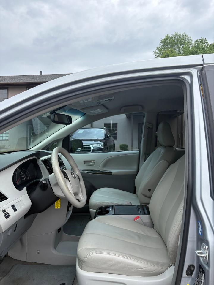 Used 2014 Toyota Sienna LE FWD image 8