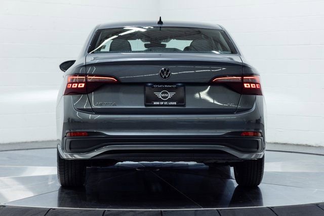 Used 2024 Volkswagen Jetta SE image 7