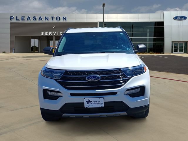 Used 2023 Ford Explorer XLT w/ Equipment Group 202A image 8