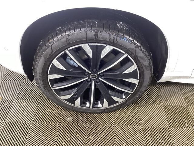 New 2026 Volvo XC90 T8 Ultra w/ Protection Package Premier image 9