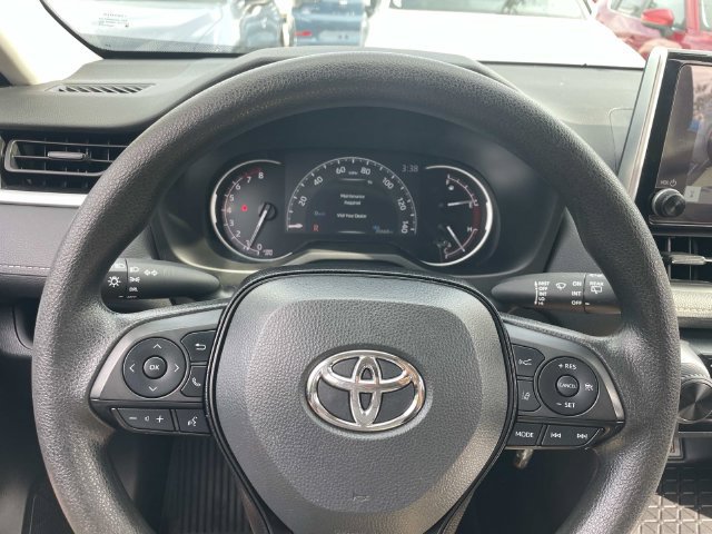 Used 2023 Toyota RAV4 LE AWD/4WD image 28