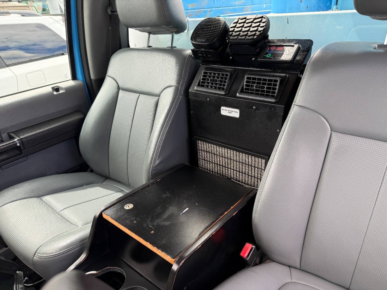 Used 2015 Ford F550 4x4 Regular Cab Super Duty image 41