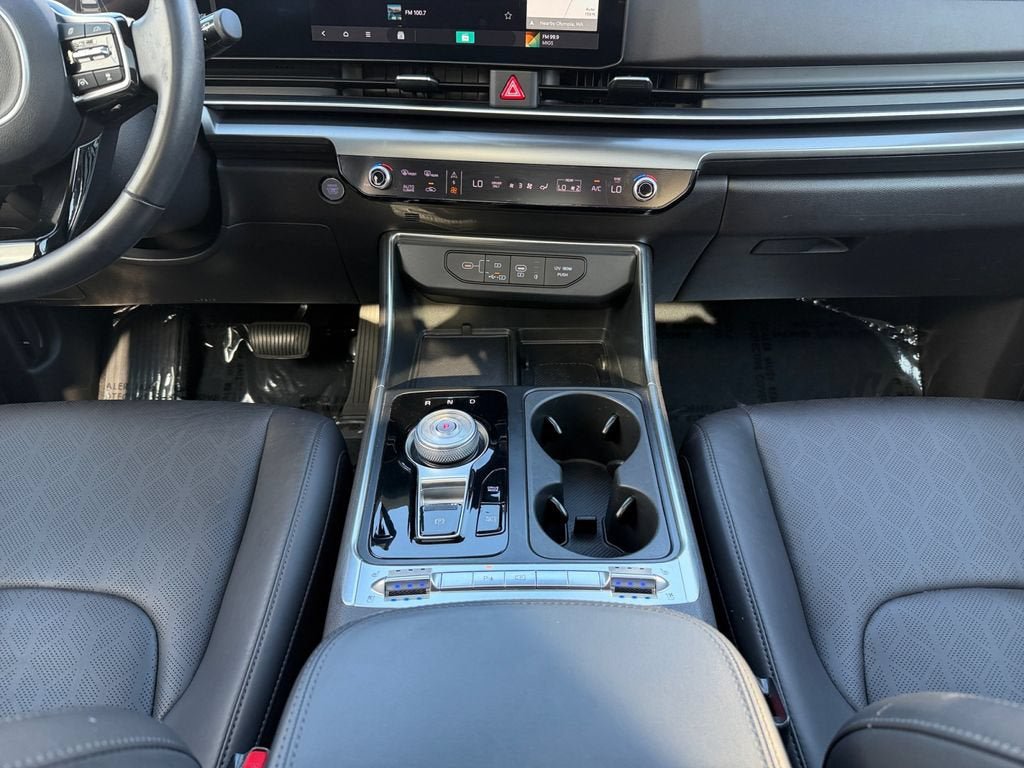 Used 2025 Kia Carnival SX w/ SX Dark Edition Package FWD image 12