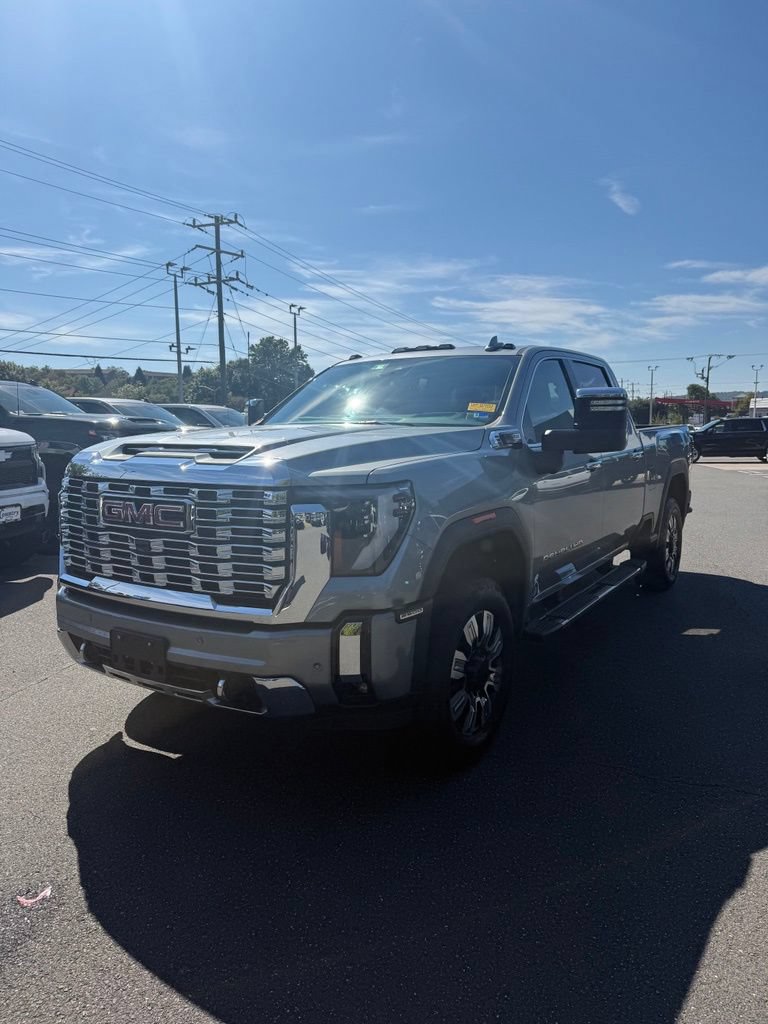 Used 2024 GMC Sierra 2500 Denali w/ Denali Reserve Package AWD/4WD image 3