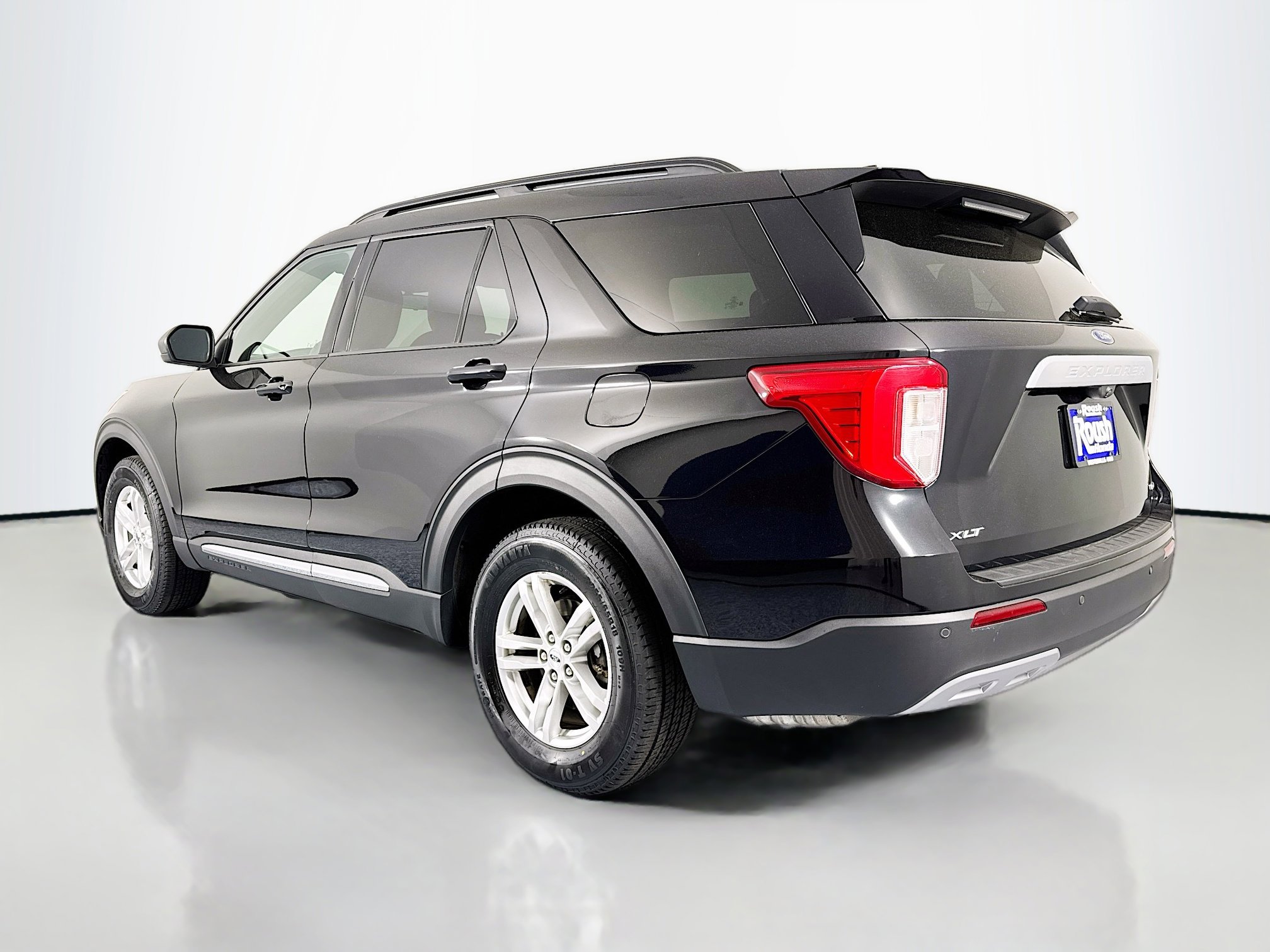 Used 2020 Ford Explorer XLT w/ Equipment Group 202A AWD/4WD image 7
