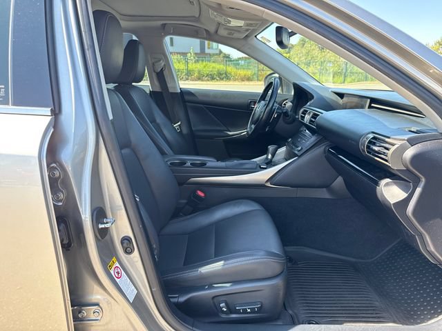 Used 2015 Lexus IS 250 w/ Navigation System Package RWD image 10