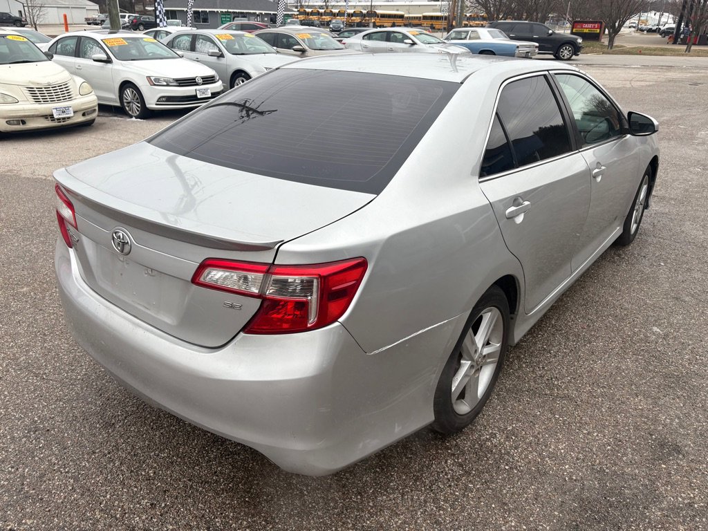 Used 2014 Toyota Camry SE image 4