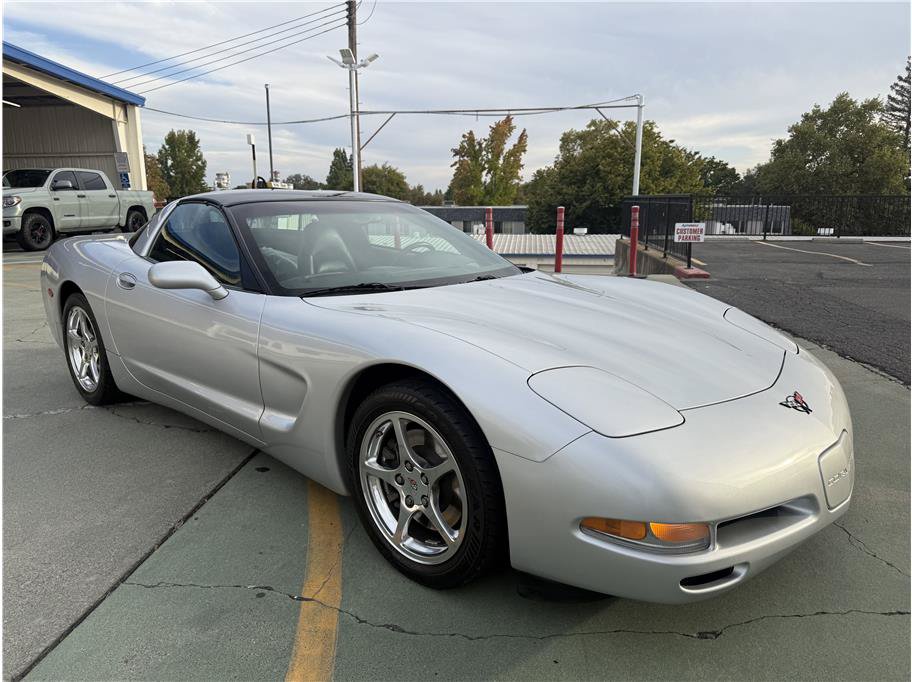 Used 2002 Chevrolet Corvette Coupe RWD image 5