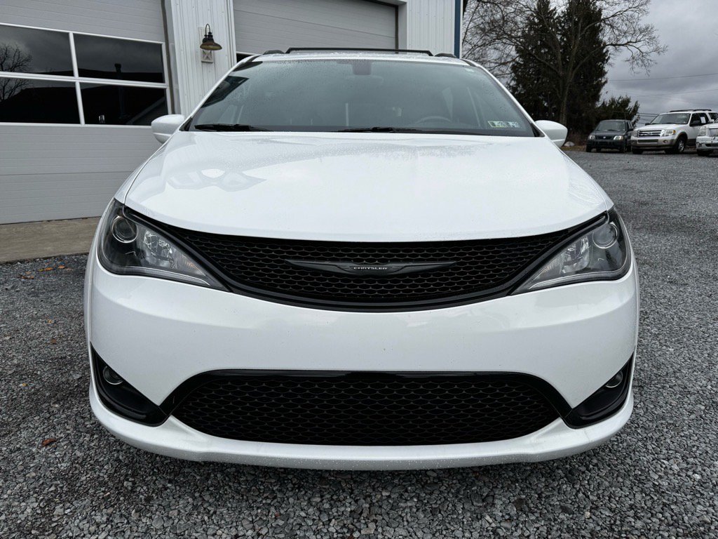 Used 2018 Chrysler Pacifica Touring Plus w/ S Appearance Package FWD image 3