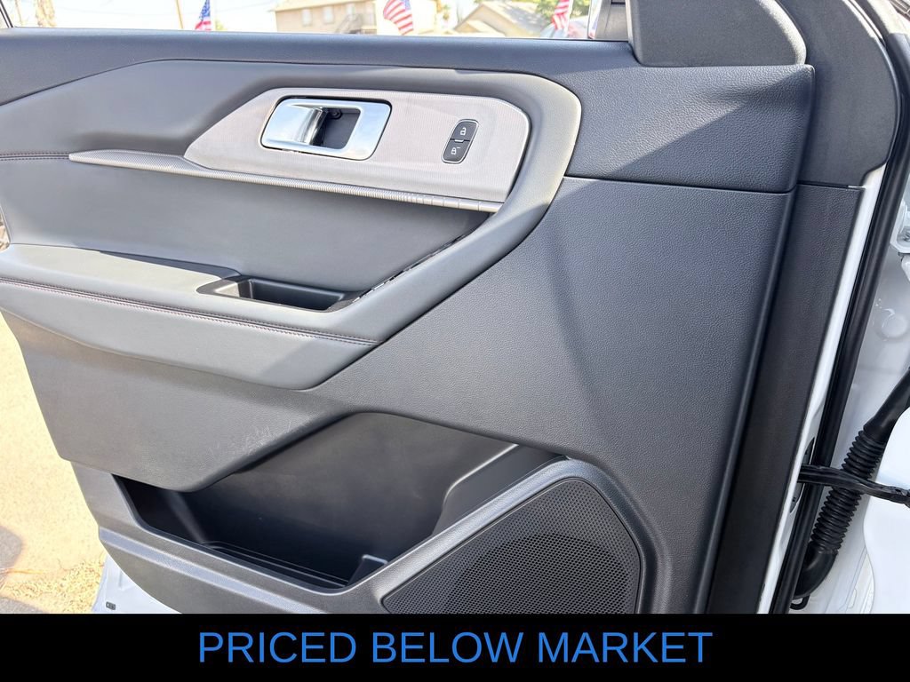 Used 2025 Ford Explorer Active RWD image 13