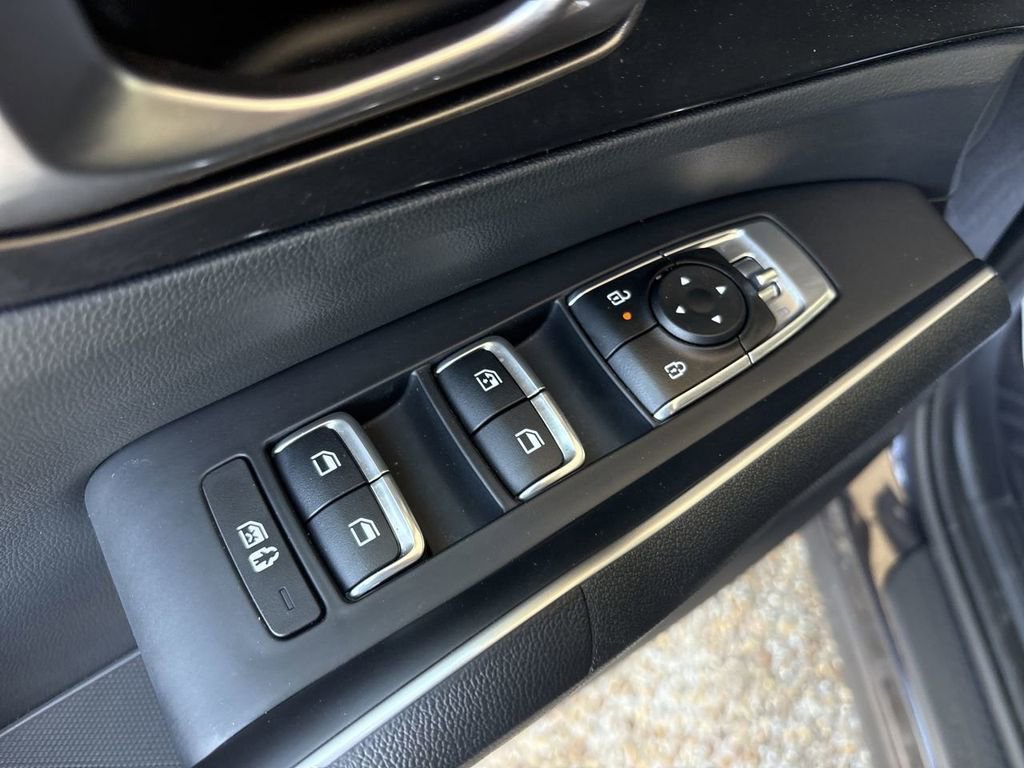 Used 2025 Kia Sorento LX image 22