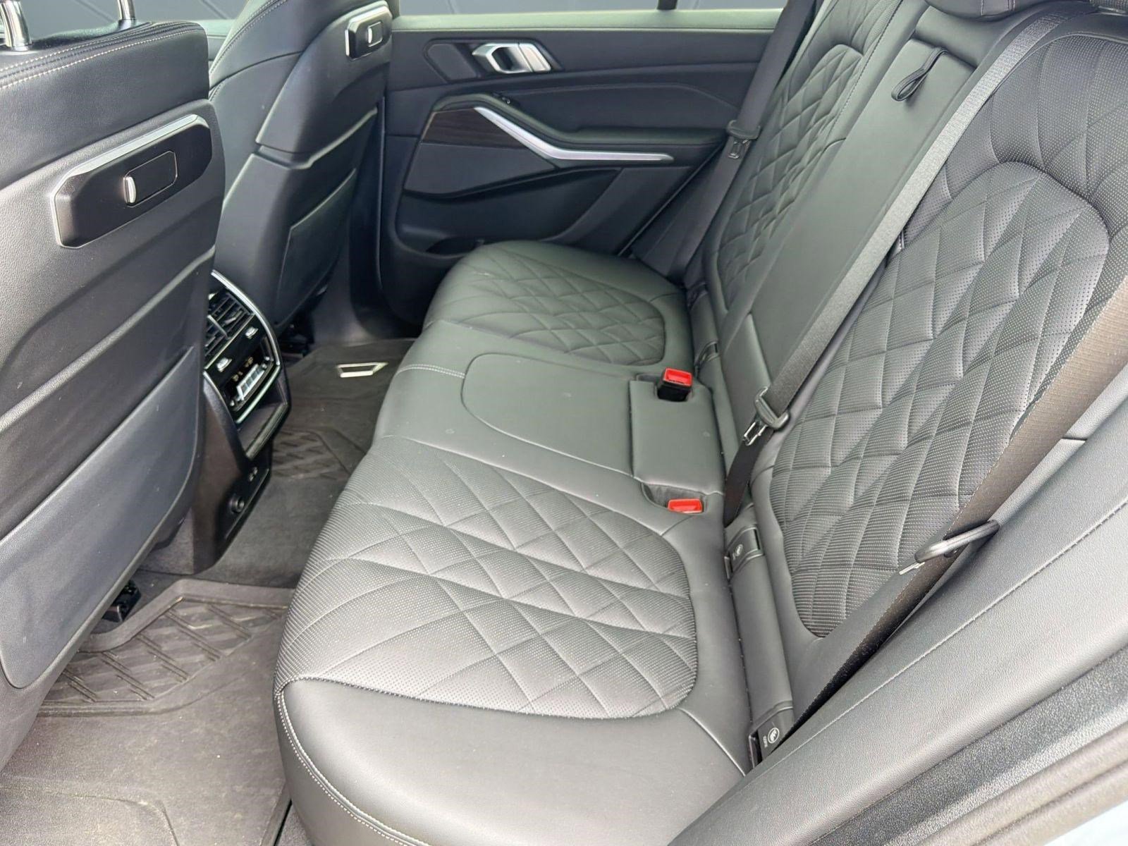 Used 2025 BMW X5 sDrive40i w/ M Sport Package image 14