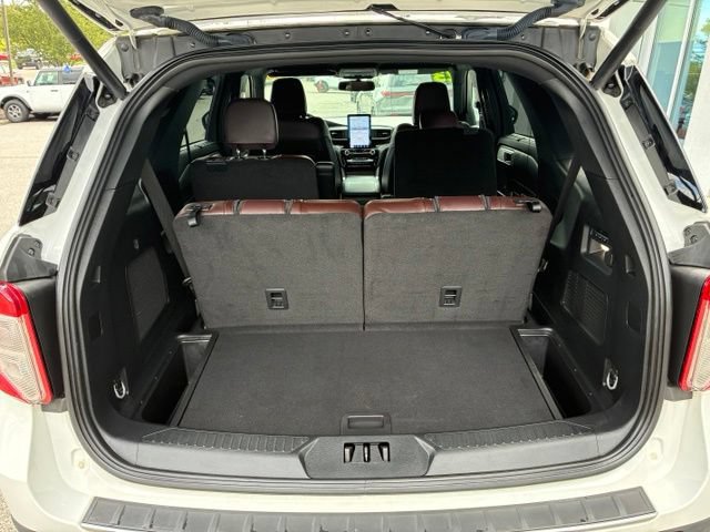 Certified 2023 Ford Explorer Platinum w/ Technology Package AWD/4WD image 6