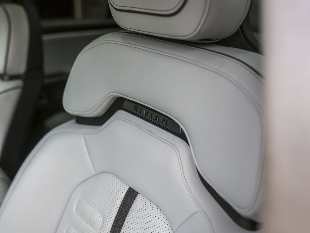 Used 2023 Rivian R1S Adventure image 20