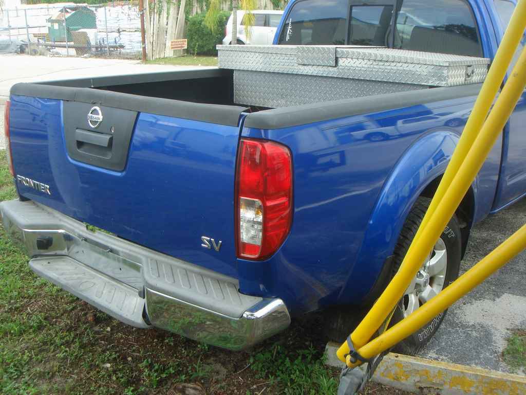 Used 2013 Nissan Frontier SV image 5
