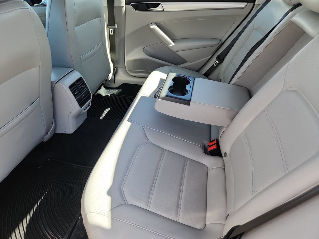 Used 2019 Volkswagen Passat 2.0T Wolfsburg w/ Wheels & Sunroof Package FWD image 10