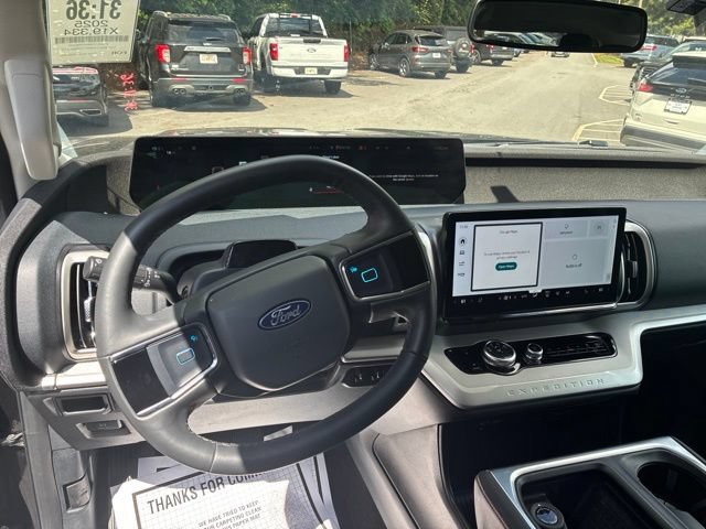 Used 2025 Ford Expedition Active RWD image 9
