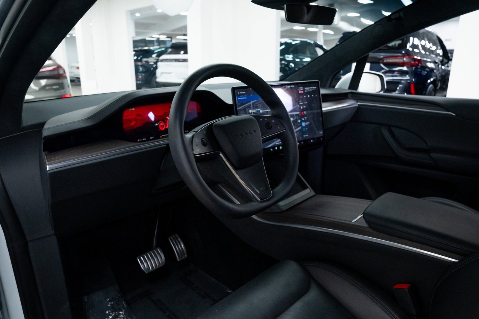 Used 2025 Tesla Model X image 17