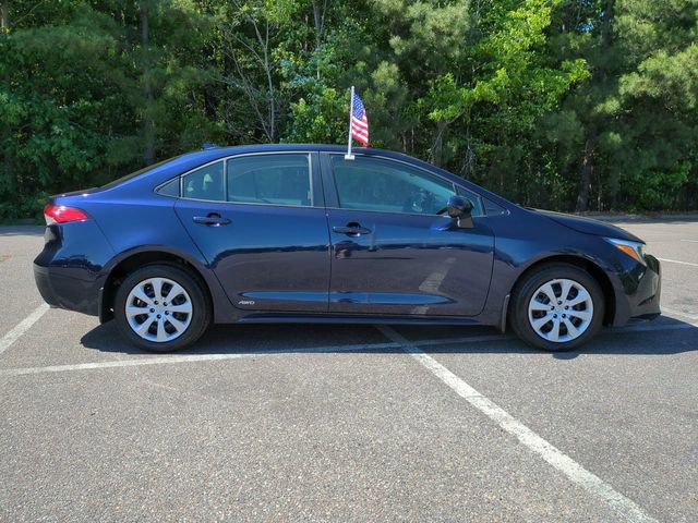 Used 2024 Toyota Corolla LE AWD/4WD image 3