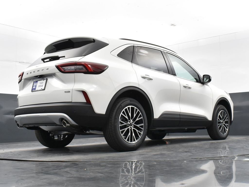 New 2025 Ford Escape SE image 32