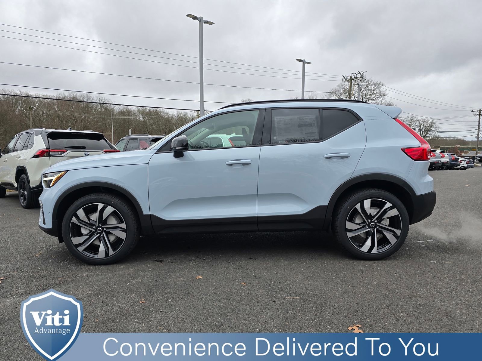 Used 2025 Volvo XC40 B5 Plus w/ Protection Package Premier image 5