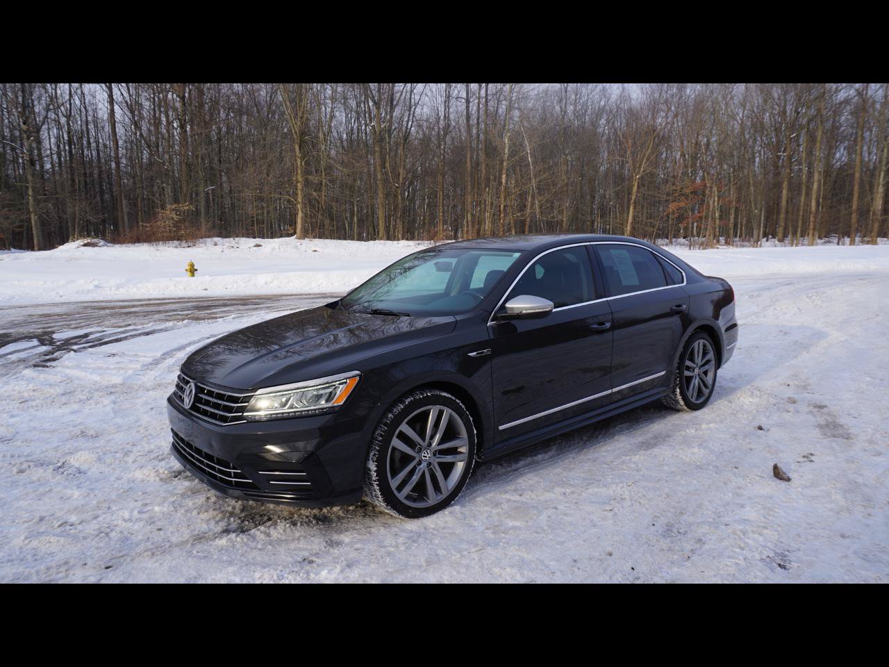 Used 2017 Volkswagen Passat 1.8T R-Line w/ R-Line Lighting Package FWD image 1