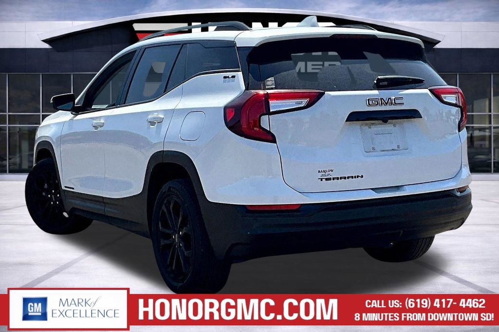 Used 2022 GMC Terrain SLE w/ Driver Convenience Package image 4